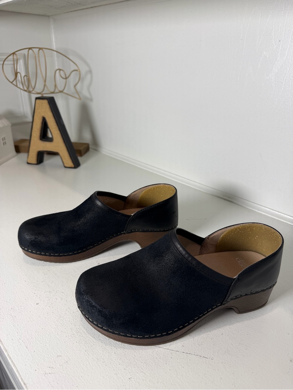 Dansko Womens 37 US 7 Black Leather Suede Clogs Mules Comfort Shoes